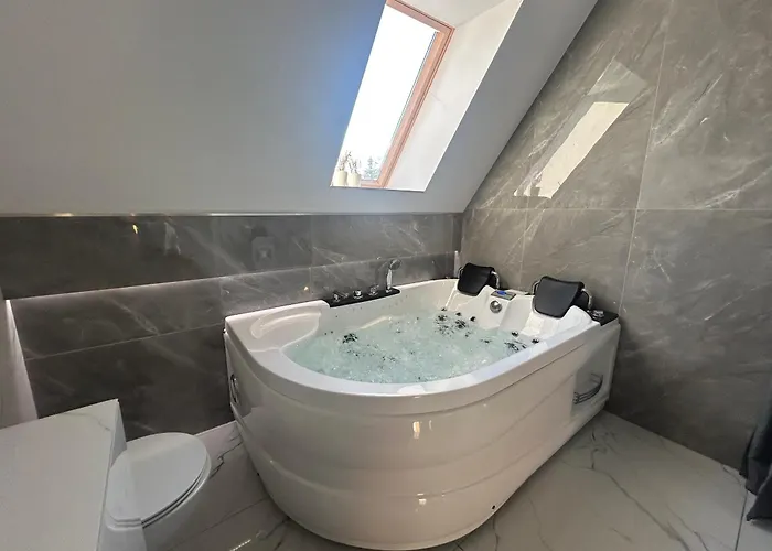 Viking Shelter - Z Jacuzzi شقة زاكوباني