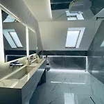 Viking Shelter With Jacuzzi Apartament *