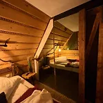 Viking Shelter With Jacuzzi Apartament *