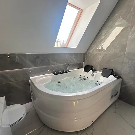 Viking Shelter - Z Jacuzzi דירה זקופאנה