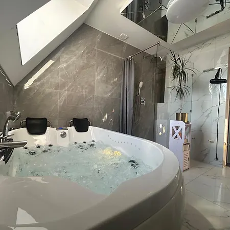 Viking Shelter - Z Jacuzzi דירה